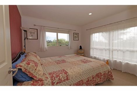 Photo of property in 3 Cognac Place, Henderson, Auckland, 0612