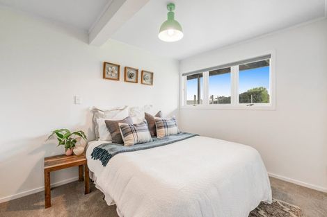 Photo of property in 10 St James Avenue, Helensville, 0800