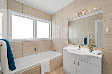 Photo of property in 1/49 Shakespeare Road, Milford, Auckland, 0620