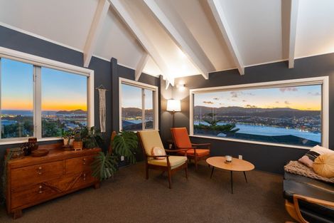 Photo of property in 15 Rangitane Street, Maupuia, Wellington, 6022