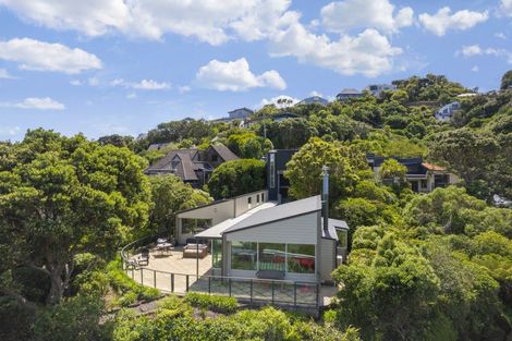 Photo of property in 22 Howard Road, Point Howard, Lower Hutt, 5013