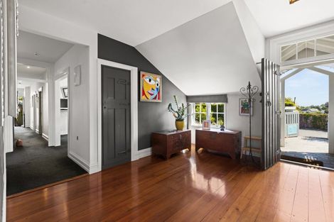 Photo of property in 2 Sealy Road, Bluff Hill, Napier, 4110