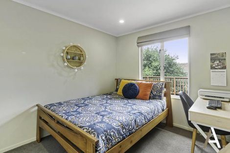 Photo of property in 42 Banyan Drive, Totara Heights, Auckland, 2105