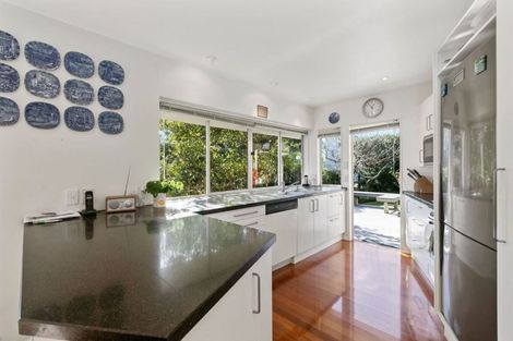 Photo of property in 27 Craig Road, Milford, Auckland, 0620