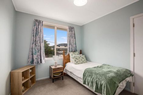 Photo of property in 3 Mckelvey Place, Tawa, Wellington, 5028