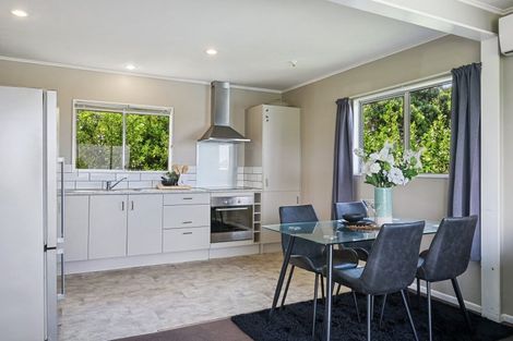 Photo of property in 23a Brooker Grove, Newlands, Wellington, 6037