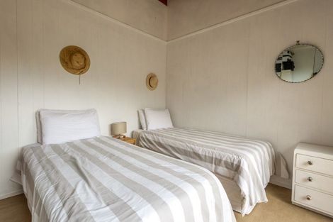 Photo of property in 25 Tawa Street, Oneroa, Waiheke Island, 1081
