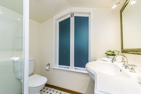 Photo of property in 61 Garden Road, Northland, Wellington, 6012