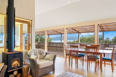 Photo of property in 17 Major Durie Place, Waikanae Beach, Waikanae, 5036