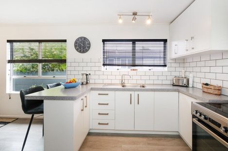 Photo of property in 127 Apollo Parade, Milson, Palmerston North, 4414