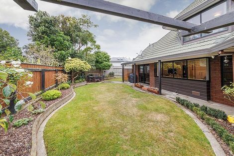 Photo of property in 15 Phoenix Avenue, Hokowhitu, Palmerston North, 4410