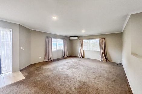 Photo of property in 22 Percy Kinsman Crescent, Riverstone Terraces, Upper Hutt, 5018
