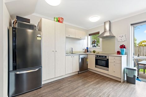 Photo of property in 37 Chiefs Court, Hamilton East, Hamilton, 3216