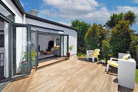 Photo of property in 1/8 Tui Glen Road, Birkenhead, Auckland, 0626