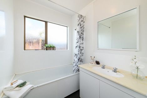 Photo of property in 9 Denver Place, Milson, Palmerston North, 4414