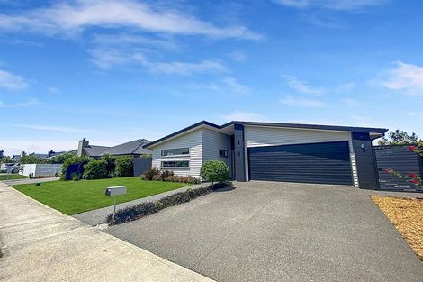 Photo of property in 22 Huntingdon Drive, Rangiora, 7400