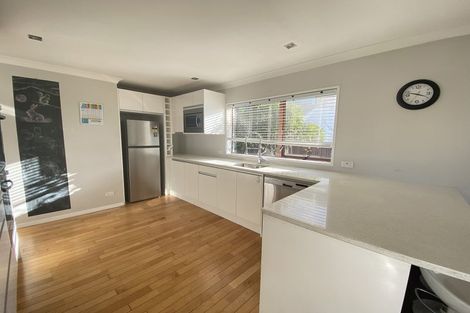 Photo of property in 28 Kentigern Close, Pakuranga, Auckland, 2010