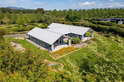 Photo of property in 10 Birdie Way, Martinborough, 5711