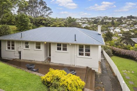 Photo of property in 100 Ruskin Road, Newlands, Wellington, 6037