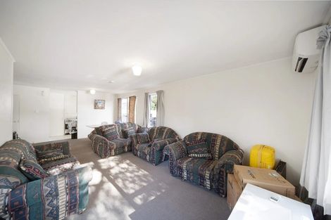 Photo of property in 28 Hinton Place, Weymouth, Auckland, 2103