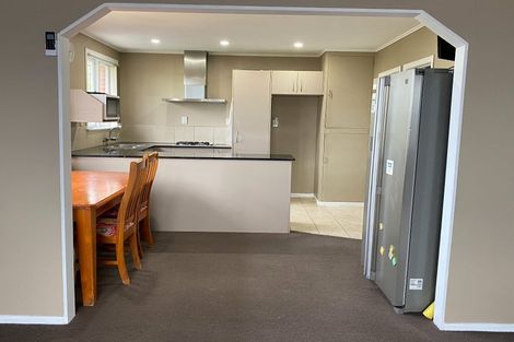 Photo of property in 15 Kiernan Place, Kelston, Auckland, 0602