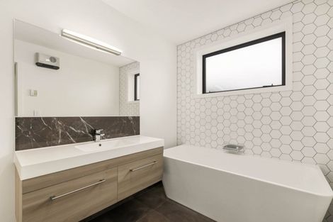 Photo of property in 7 Magnetic Place, Cromwell, 9310