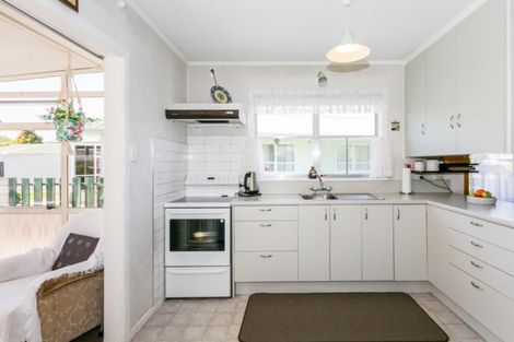 Photo of property in 211 Sunnybank Crescent, Camberley, Hastings, 4120