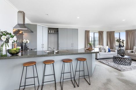 Photo of property in 52 Miles Crescent, Newlands, Wellington, 6037