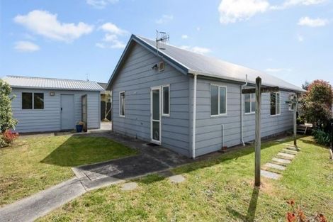Photo of property in 32 Rutherford Drive, Waikanae Beach, Waikanae, 5036