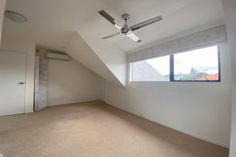 Photo of property in 2/90 Nile Road, Milford, Auckland, 0620