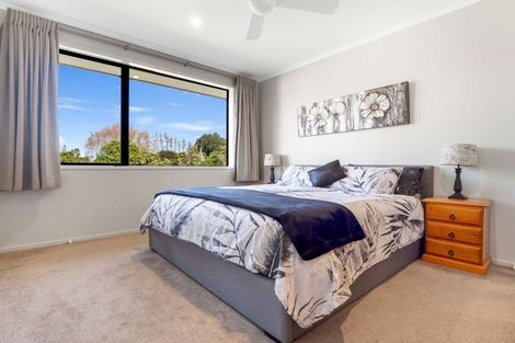 Photo of property in 8 Meadowview Close, Waiuku, 2123