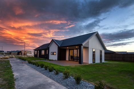 Photo of property in 28 Omahuru Road, Glenbrook, 2681