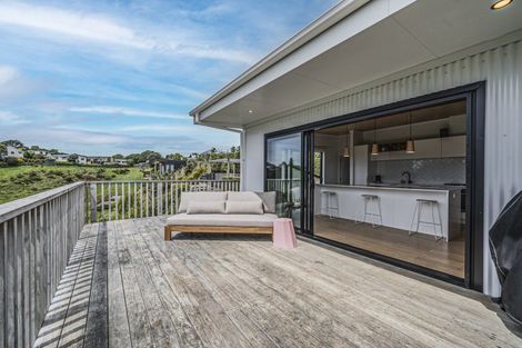 Photo of property in 22b Saint Ives Grove, Whalers Gate, New Plymouth, 4310