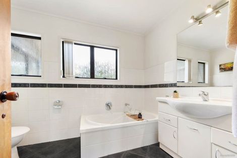 Photo of property in 153 Wiseley Road, West Harbour, Auckland, 0618