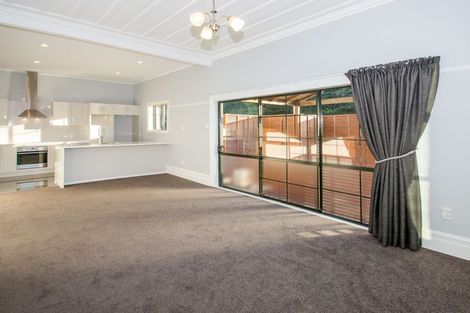 Photo of property in 2 Glen Road, Mornington, Dunedin, 9011