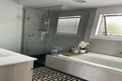 Photo of property in 1/41 Fairmount Road, Titirangi, Auckland, 0604