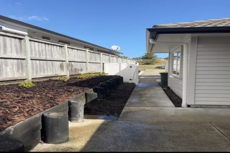 Photo of property in 12 Lockyer Road, Kumeu, 0810