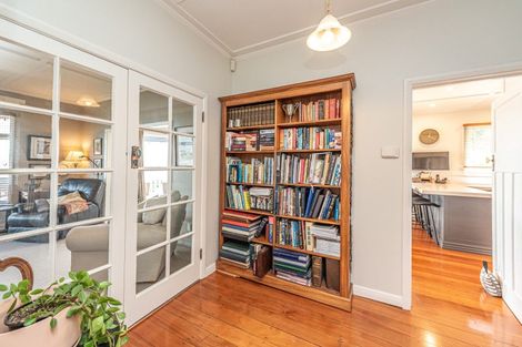 Photo of property in 38 Hipango Terrace, Durie Hill, Whanganui, 4500