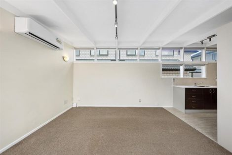 Photo of property in 2/127 Seabrook Avenue, New Lynn, Auckland, 0600