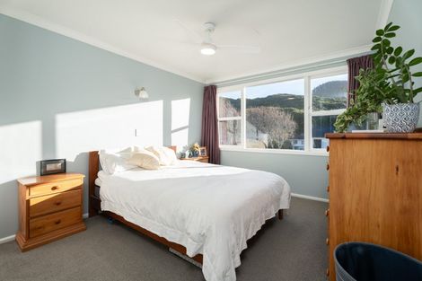 Photo of property in 2 Fitzwilliam Terrace, Tawa, Wellington, 5028