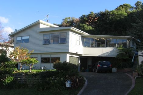 Photo of property in 17 Churton Drive, Churton Park, Wellington, 6037