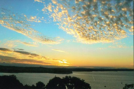 Photo of property in 23 Roberts Road, Matakatia, Whangaparaoa, 0930