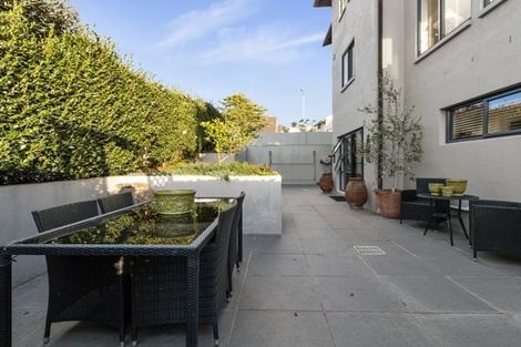 Photo of property in 19a Santa Monica Place, Goodwood Heights, Auckland, 2105