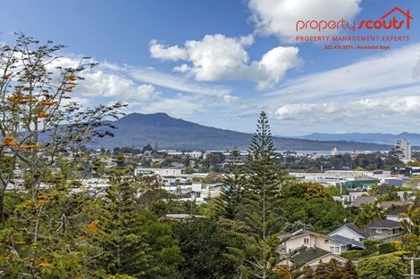 Photo of property in 2/537 Glenfield Road, Glenfield, Auckland, 0629