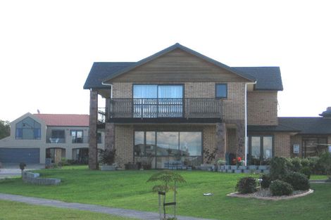 Photo of property in 21 Waimanu Drive, Te Atatu Peninsula, Auckland, 0610