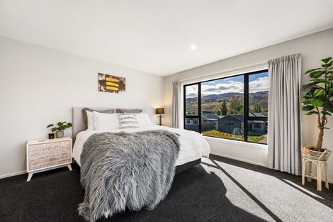 Photo of property in 71 Stratford Drive, Mount Pisa, Cromwell, 9383