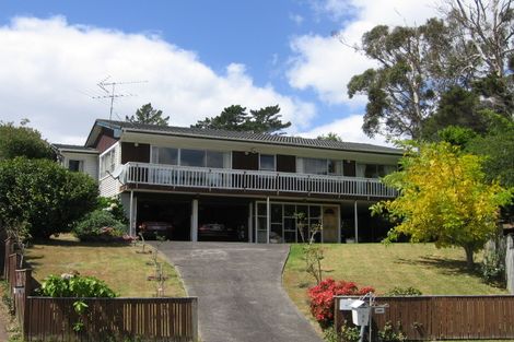 Photo of property in 8 Amelia Place, Beach Haven, Auckland, 0626