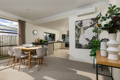 Photo of property in 135 Centreway Road, Orewa, 0931