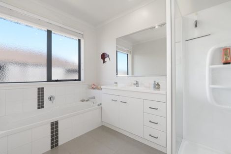 Photo of property in 66 Carrington Drive, Papamoa Beach, Papamoa, 3118