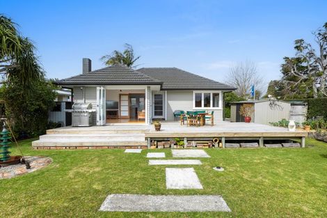 Photo of property in 26 Durham Street, Te Atatu Peninsula, Auckland, 0610